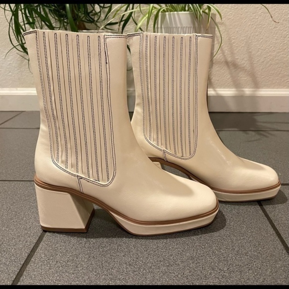 Urban Outfitters Ava Boots Crème NEW